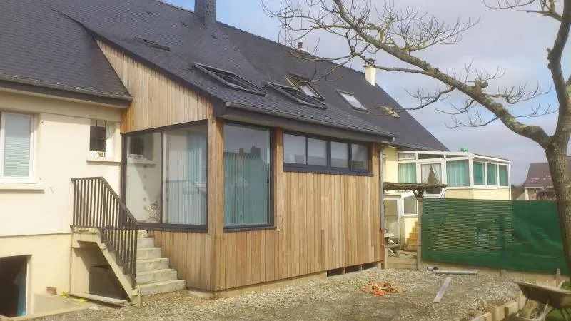 installation de terrasse bois corps nuds