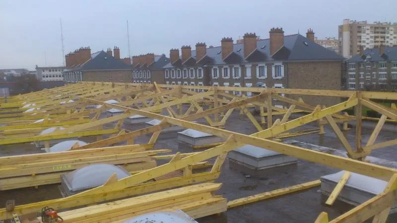 installation de terrasse bois corps nuds